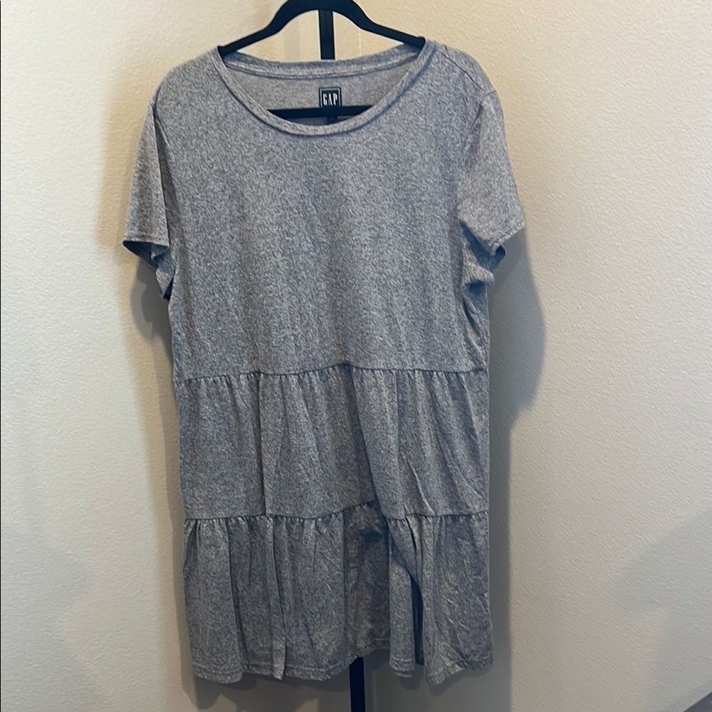 GAP Gray Tiered Short Sleeve dress